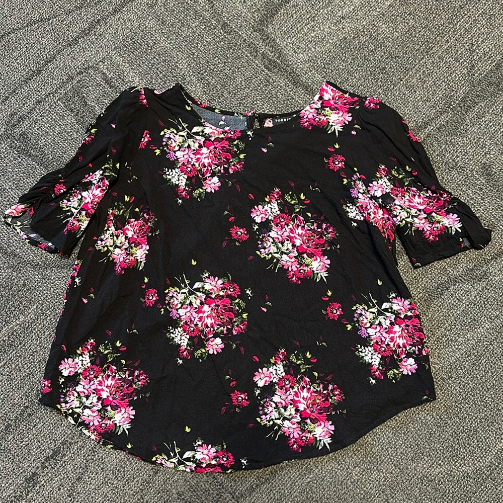 Torrid used black floral 2x blouse